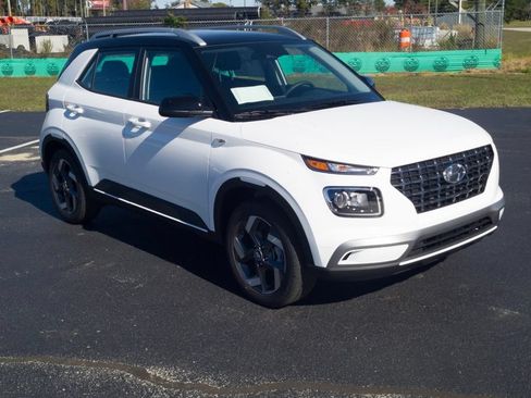 New 2026 Hyundai Venue SEL FWD image 3