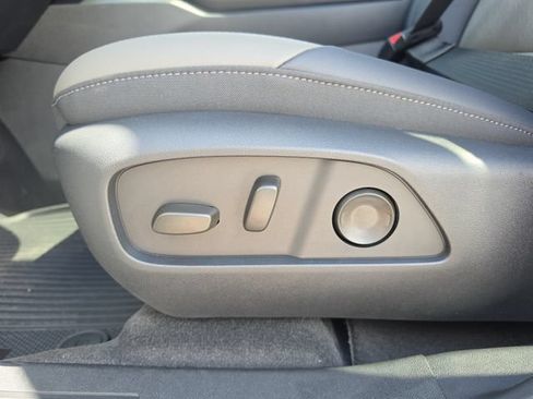 New 2027 Chevrolet Equinox LT w/ Convenience Package II FWD image 21