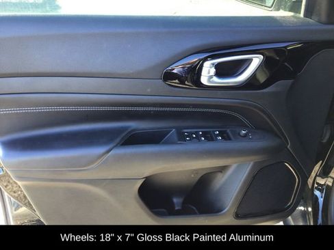 Used 2024 Jeep Compass Latitude w/ Convenience Group image 17