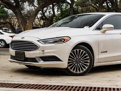 Used 2018 Ford Fusion SE w/ Equipment Group 602A image 3