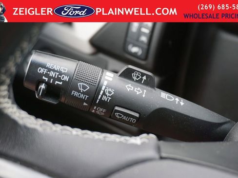 Used 2019 GMC Yukon XL SLT w/ Graphite Performance Edition image 27