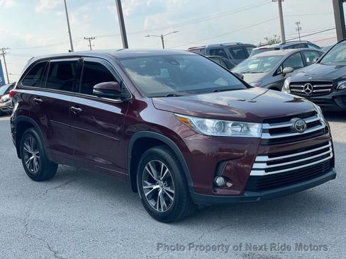 Used 2017 Toyota Highlander Plus image 4