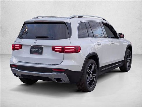 Used 2026 Mercedes-Benz GLB 250 image 2