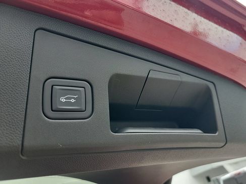 Used 2024 Cadillac XT4 Premium Luxury FWD image 15