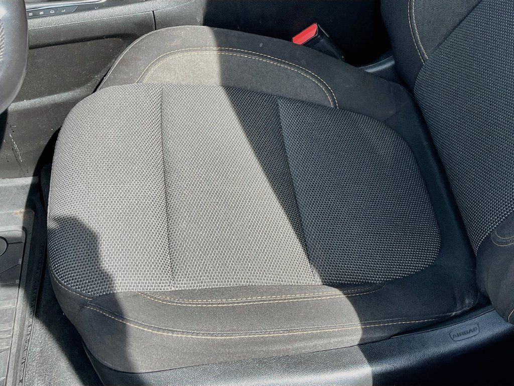 Used 2021 Chevrolet Traverse LT FWD image 19