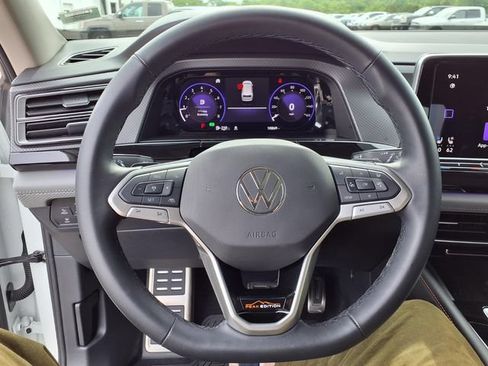Used 2025 Volkswagen Atlas Peak Edition SE AWD/4WD image 66