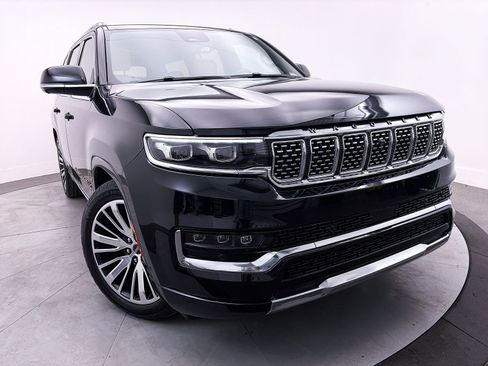 Used 2023 Jeep Grand Wagoneer Series III image 12