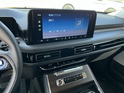 New 2025 Lincoln Aviator Reserve w/ Equipment Group 201A image 18