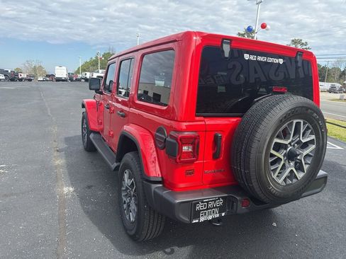 Used 2025 Jeep Wrangler Sahara AWD/4WD image 7