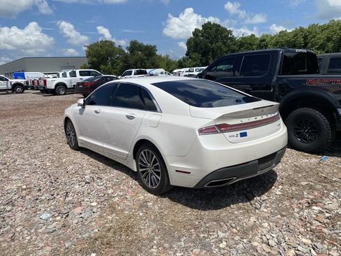 Used 2020 Lincoln MKZ w/ Convenience Package FWD image 5