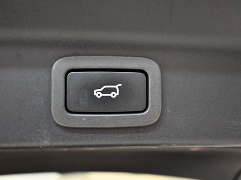 Used 2020 Jaguar F-PACE Premium image 71