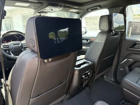 New 2026 GMC Yukon XL Denali w/ Denali Reserve Package AWD/4WD image 13