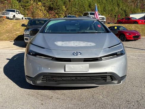 Used 2023 Toyota Prius LE image 2