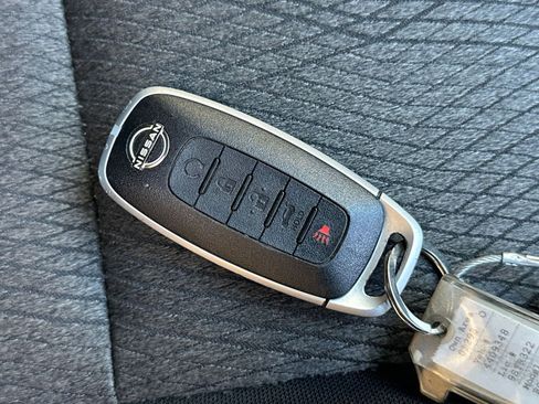 Used 2025 Nissan Rogue SV AWD/4WD image 21