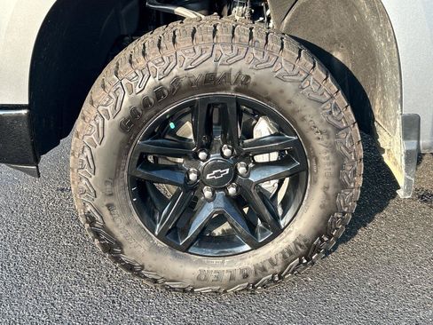 Used 2026 Chevrolet Silverado 1500 Custom Trail Boss w/ LPO, Dark Essentials Package AWD/4WD image 11