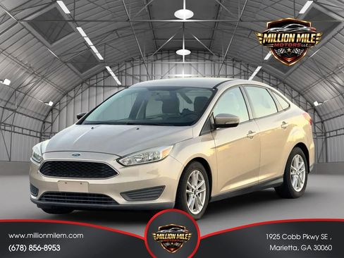 Used 2017 Ford Focus SE w/ Cold Weather Package FWD image 6