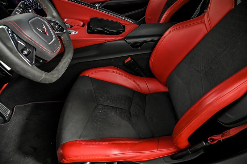 Used 2021 Chevrolet Corvette Stingray Premium Cpe w/ Z51 Performance Package RWD image 18
