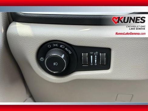 Used 2024 Chrysler Pacifica Touring-L FWD image 44