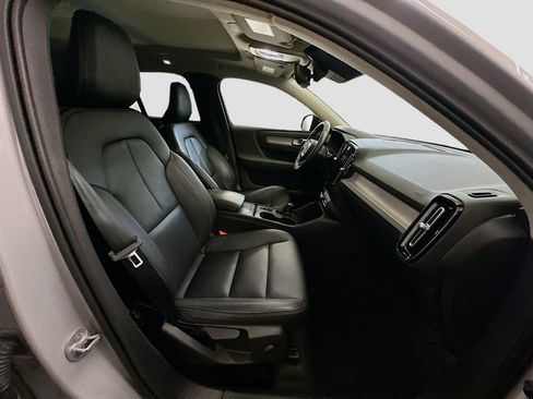 Used 2024 Volvo XC40 B5 Core w/ Climate Package image 34