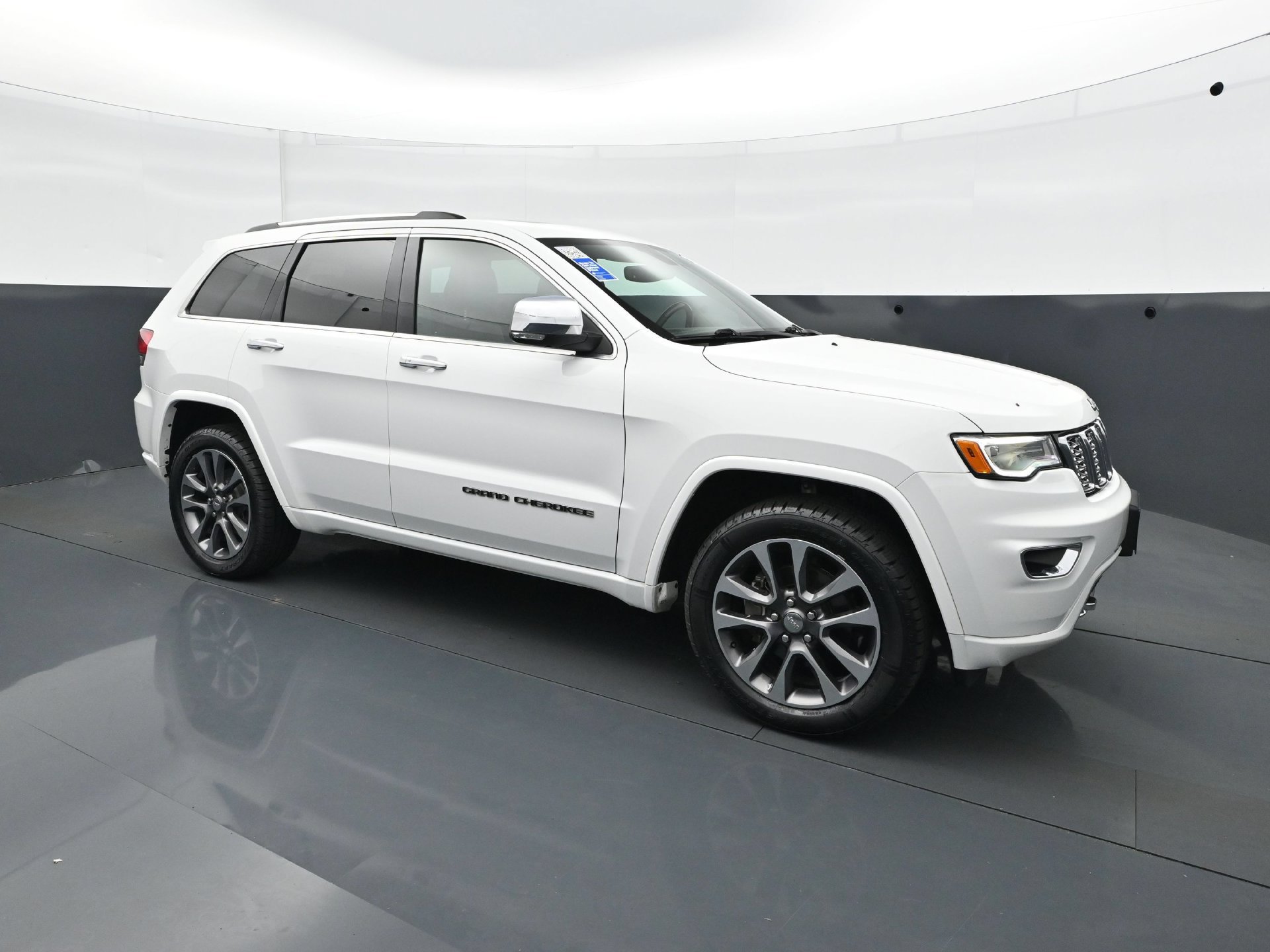 Used 2017 Jeep Grand Cherokee Overland AWD/4WD image 9