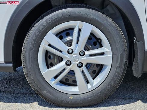 New 2025 Nissan Kicks Play S image 8