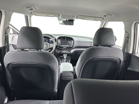 New 2025 Kia Soul LX image 17