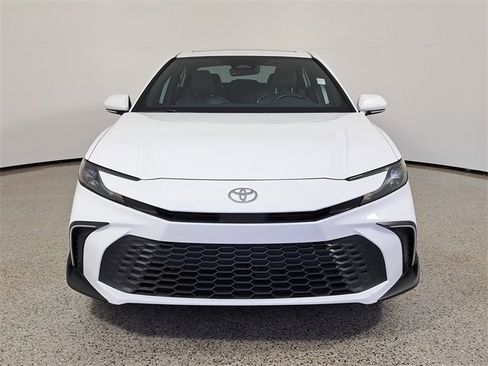 Used 2025 Toyota Camry SE image 3