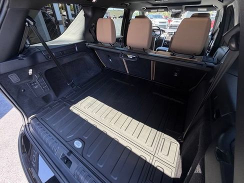 Used 2025 Land Rover Discovery Dynamic SE AWD/4WD image 11