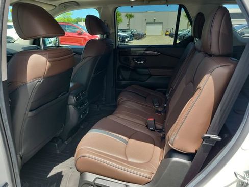 Used 2025 Honda Pilot Elite image 17
