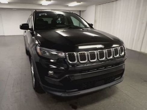 Used 2024 Jeep Compass Latitude AWD/4WD image 3