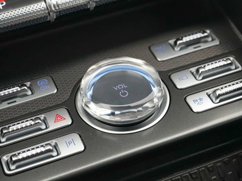Used 2025 Lincoln Nautilus Premier AWD/4WD image 21