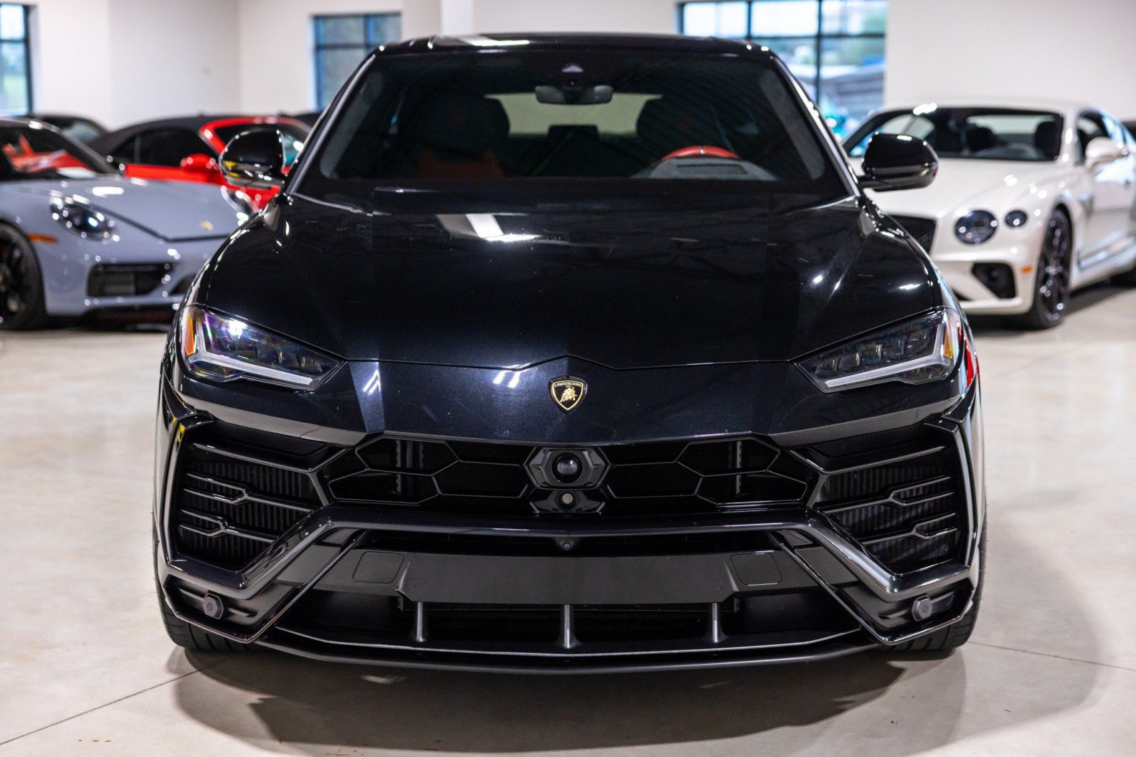 Used 2020 Lamborghini Urus AWD/4WD image 11