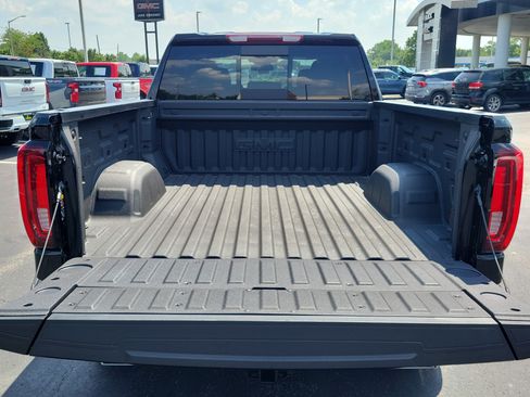 Used 2026 GMC Sierra 1500 SLT w/ SLT Premium Plus Package AWD/4WD image 8