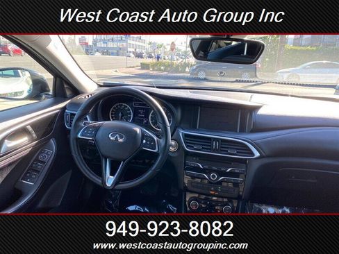 Used 2019 INFINITI QX30 image 9