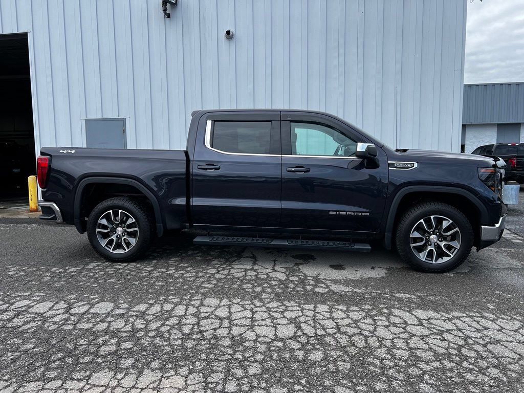 Used 2022 GMC Sierra 1500 SLE AWD/4WD image 2