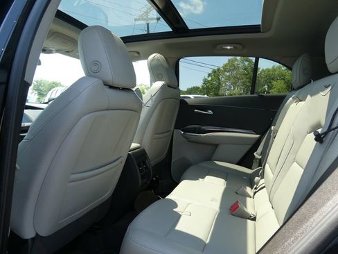 Used 2019 Cadillac XT4 Luxury w/ Cold Weather Package FWD image 18