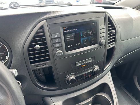 Used 2023 Mercedes-Benz Metris image 5