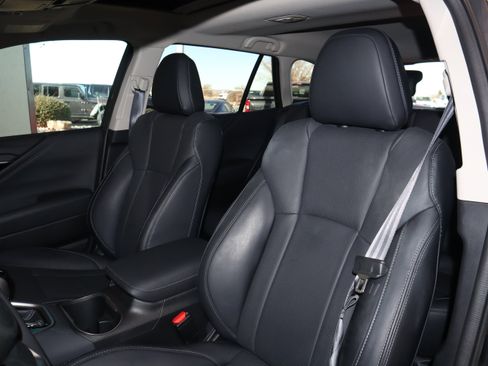 Used 2025 Subaru Outback Limited image 32