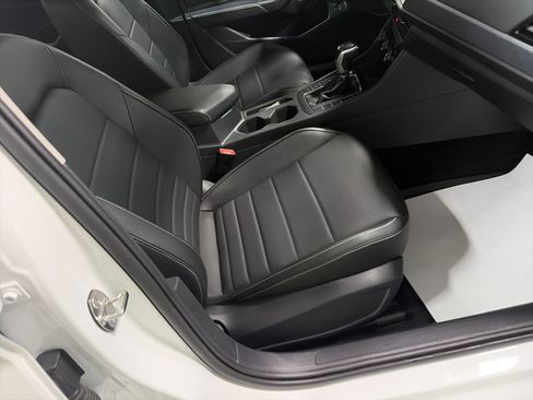 Certified 2023 Volkswagen Jetta SE FWD image 29