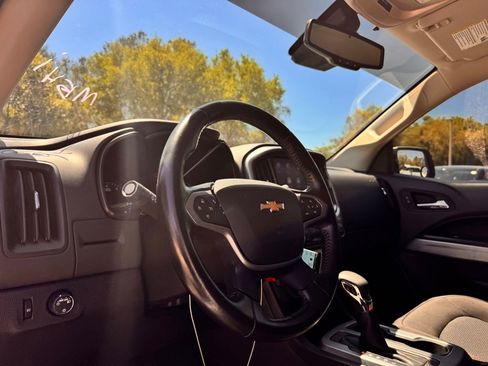 Used 2022 Chevrolet Colorado LT w/ Fleet Safety Package image 11