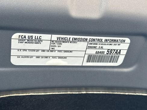 Used 2021 Chrysler Pacifica Touring-L FWD image 31
