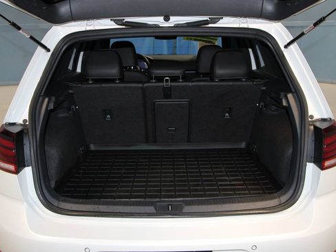 Used 2019 Volkswagen Golf R 4-Door image 34