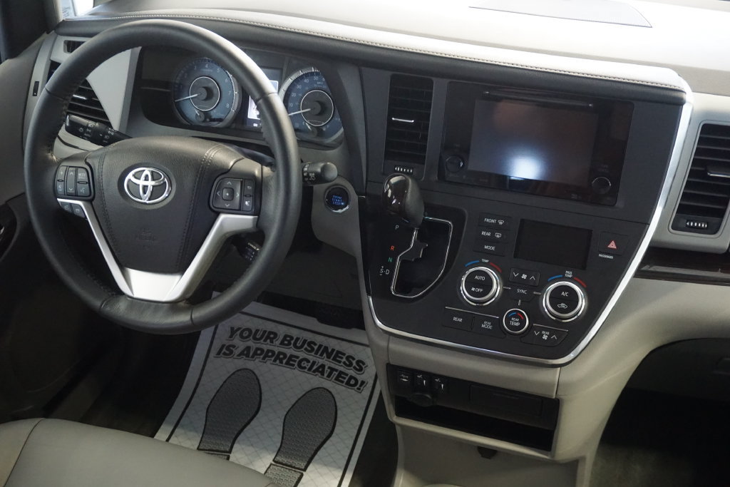 Used 2017 Toyota Sienna XLE w/ XLE Navigation Package AWD/4WD image 32