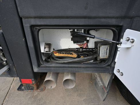 Used 2016 Ford F550 2WD Regular Cab Super Duty image 60