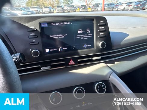 Used 2022 Hyundai Elantra SE image 23