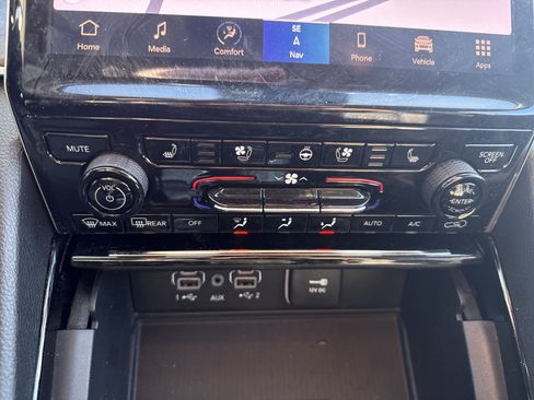 Used 2023 Jeep Grand Cherokee Limited w/ Luxury Tech Group II image 27