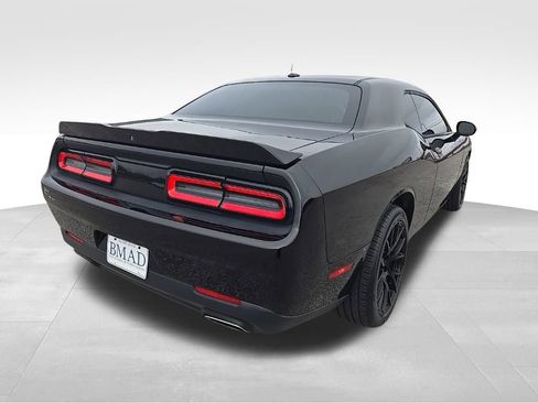 Used 2019 Dodge Challenger SXT image 13