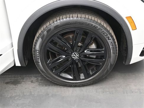 Used 2022 Volkswagen Tiguan SE R-Line image 39