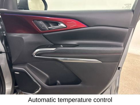 Used 2024 Chevrolet Traverse RS image 20