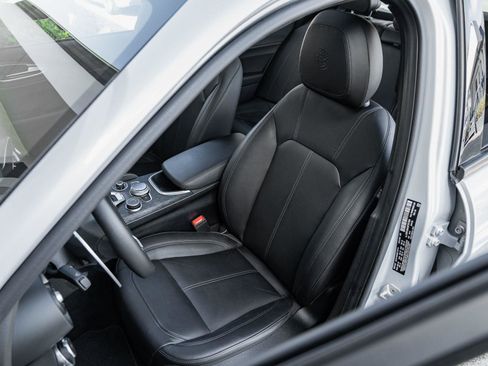 Used 2023 Alfa Romeo Giulia Sprint image 8